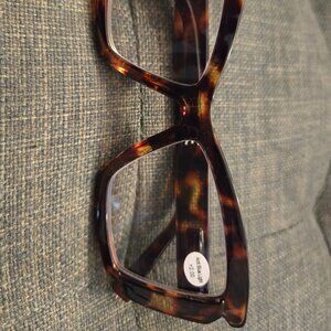 Tortoise Shell Reading Glasses  2.0 Never Worn Butterfly Shape